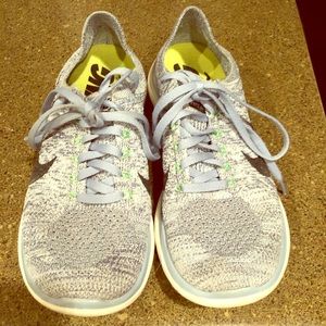 Nike Free 4.0 Flyknit athletic shoe size 8